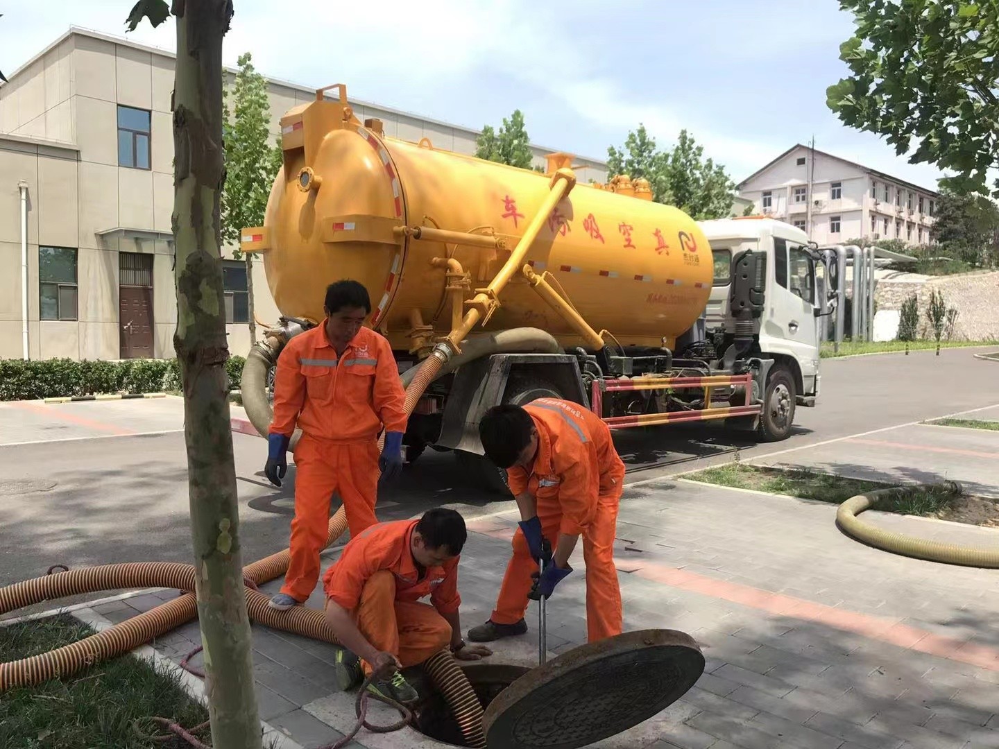 龙华化粪池清理与5-8吨吸粪车施工效率分析